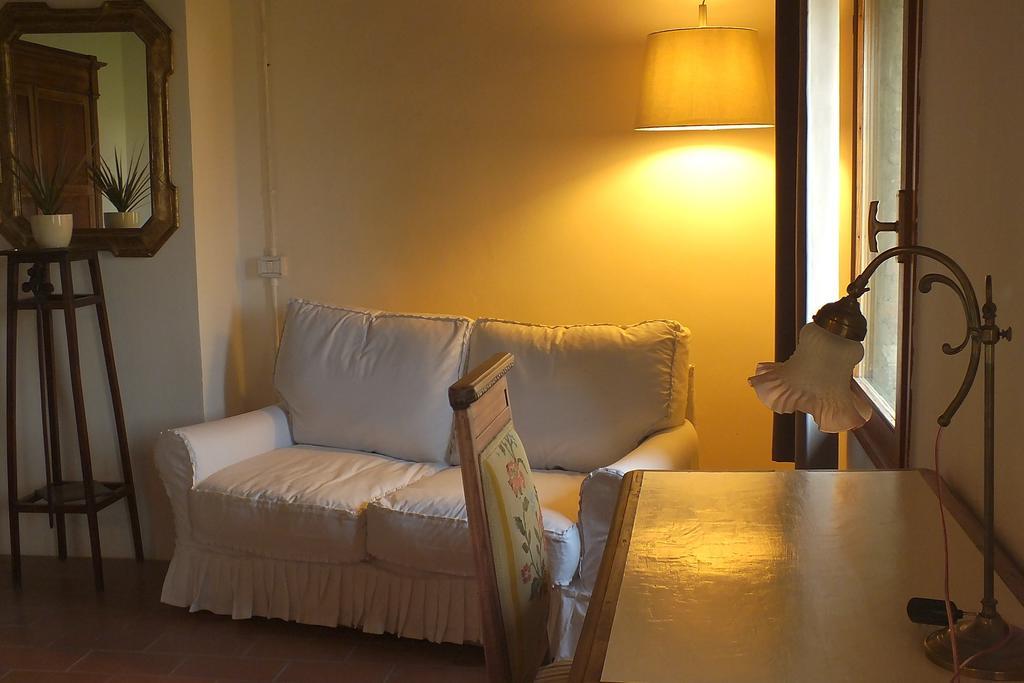 Corte Di Maggio B&B Country House Имола Стая снимка